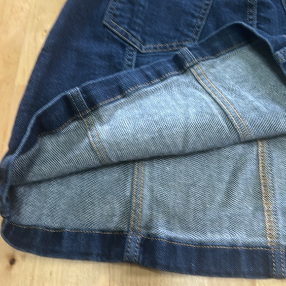 Banana Republic dark wash Jean skirt with button fly EUC - Picture 5 of 5